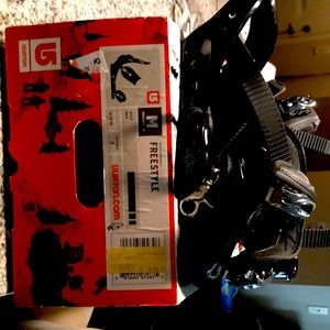 New in box Burton Freestyle Black Response 3 men’s 8-10 ski bindings